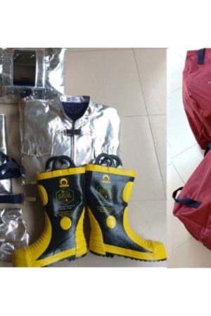 Bộ quần áo trắng bạc